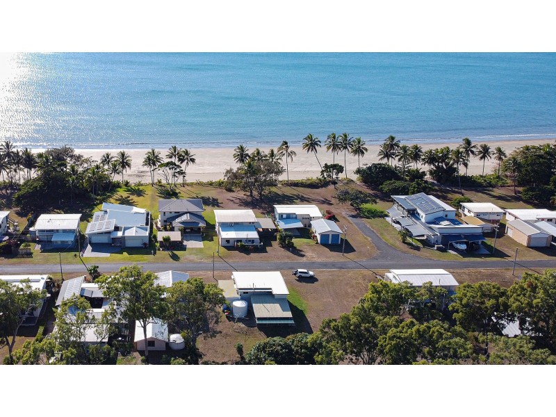 11 Redcliffe Avenue, Seaforth QLD 4741