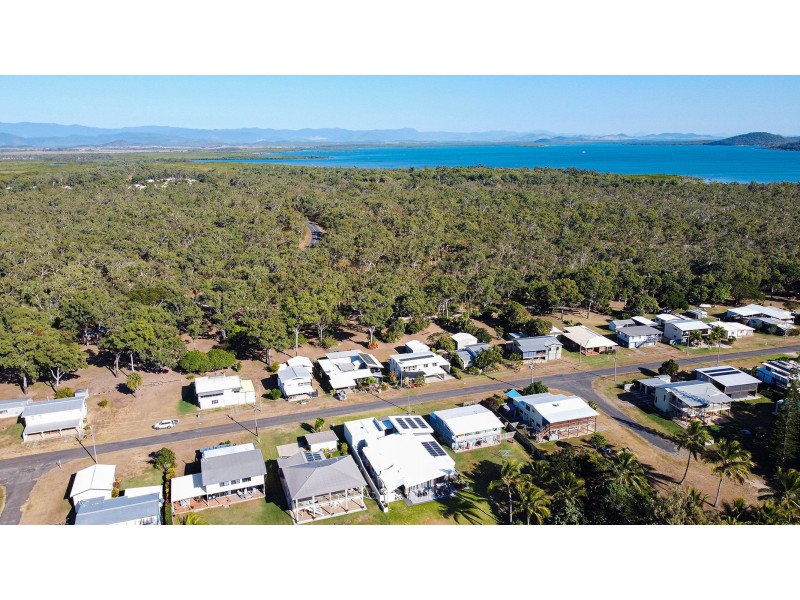 11 Redcliffe Avenue, Seaforth QLD 4741