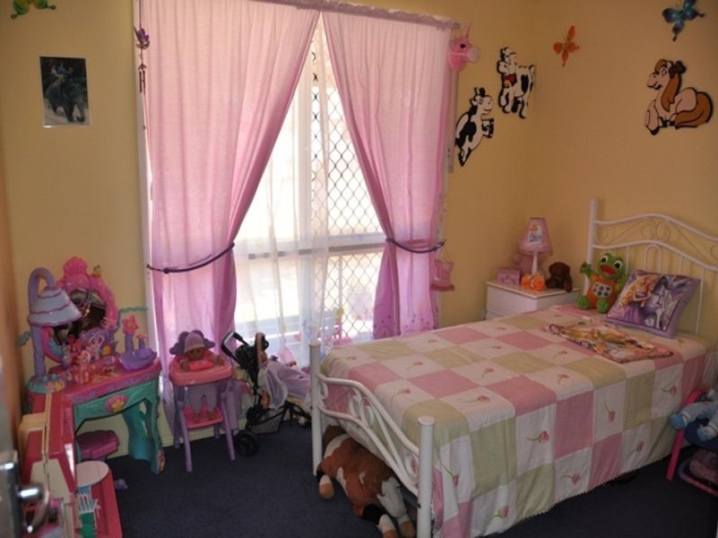 15 Lilliendal Ave, Sarina QLD 4737