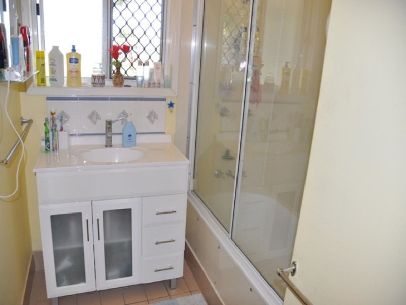 15 Lilliendal Ave, Sarina QLD 4737