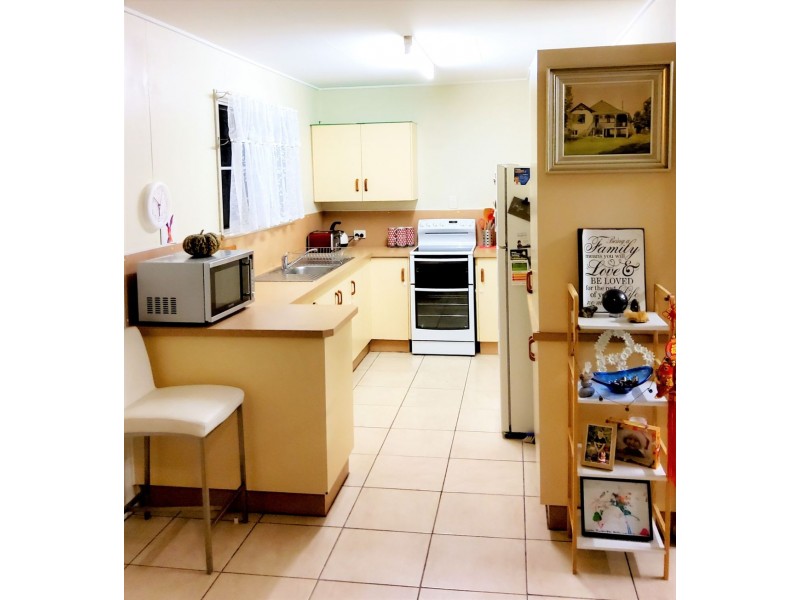 2 Goonyella Avenue, Sarina QLD 4737