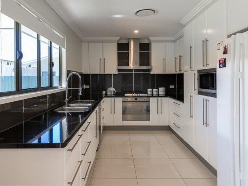 8 Oakview Street, Richmond QLD 4740