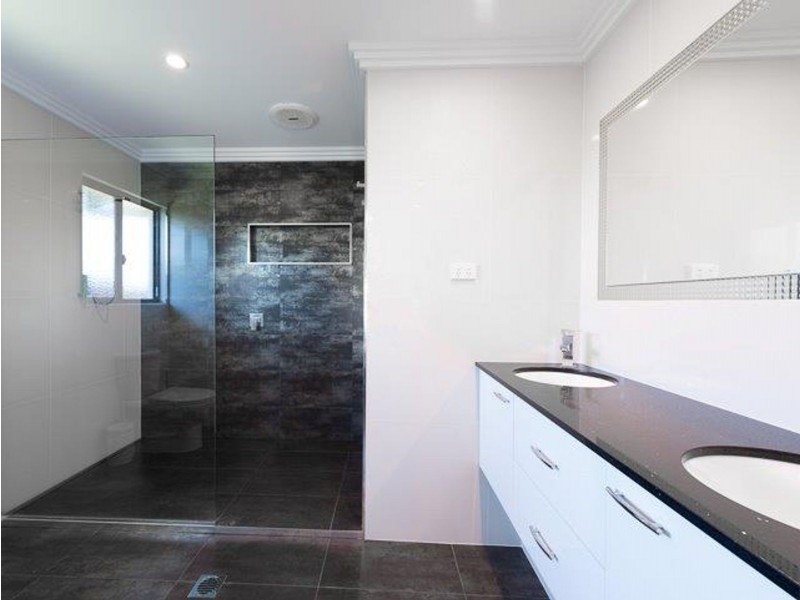 8 Oakview Street, Richmond QLD 4740