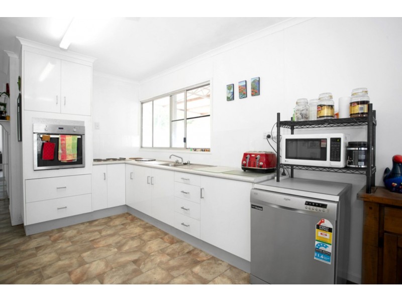 8 Kataryn Avenue, Grasstree Beach QLD 4740