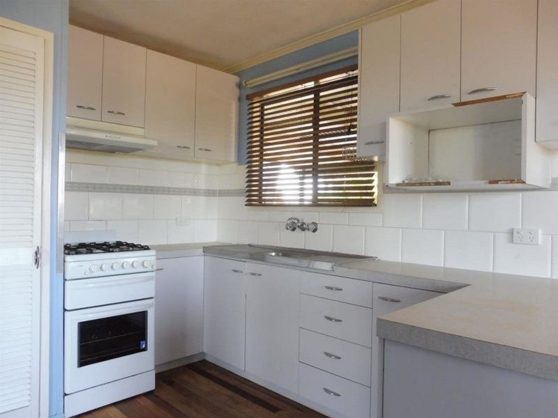 8 Alexandria Road, Alexandra QLD 4740