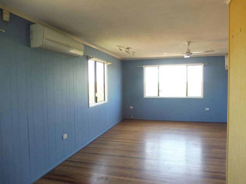 8 Alexandria Road, Alexandra QLD 4740