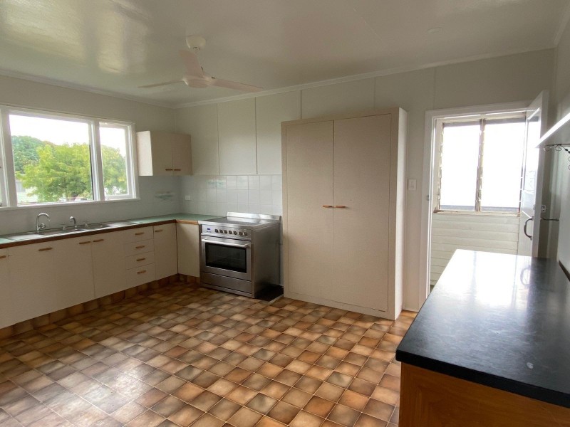 18 Holmes Avenue, Sarina QLD 4737