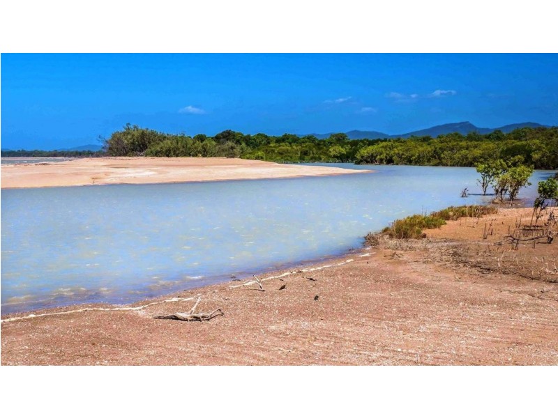 16 Old Bruce Highway, Carmila QLD 4739