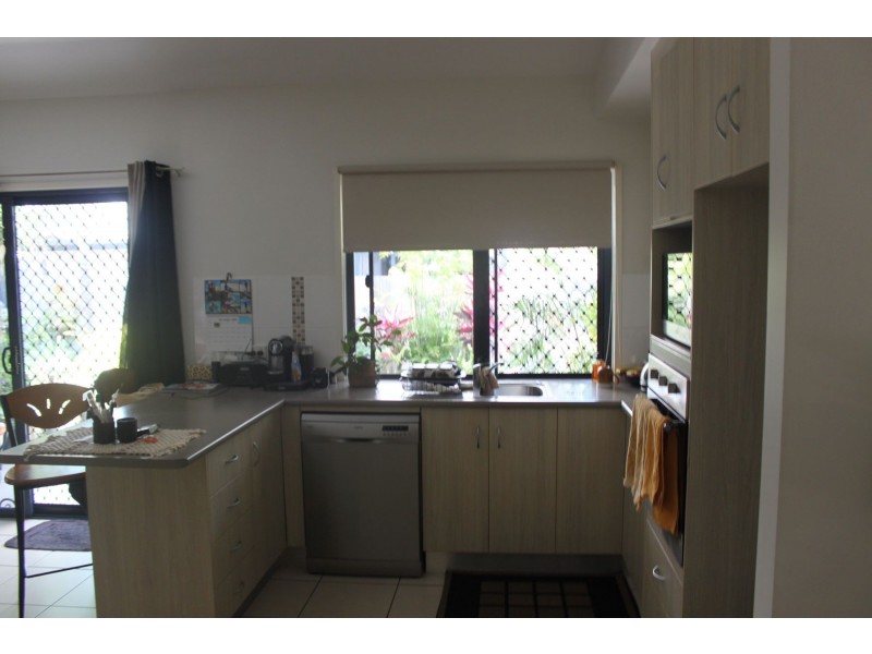 2/10 Coolum Court, Blacks Beach QLD 4740