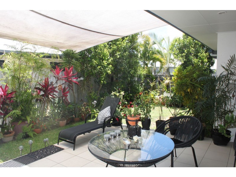 2/10 Coolum Court, Blacks Beach QLD 4740