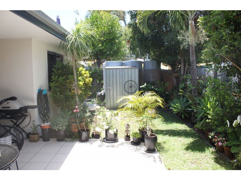 2/10 Coolum Court, Blacks Beach QLD 4740