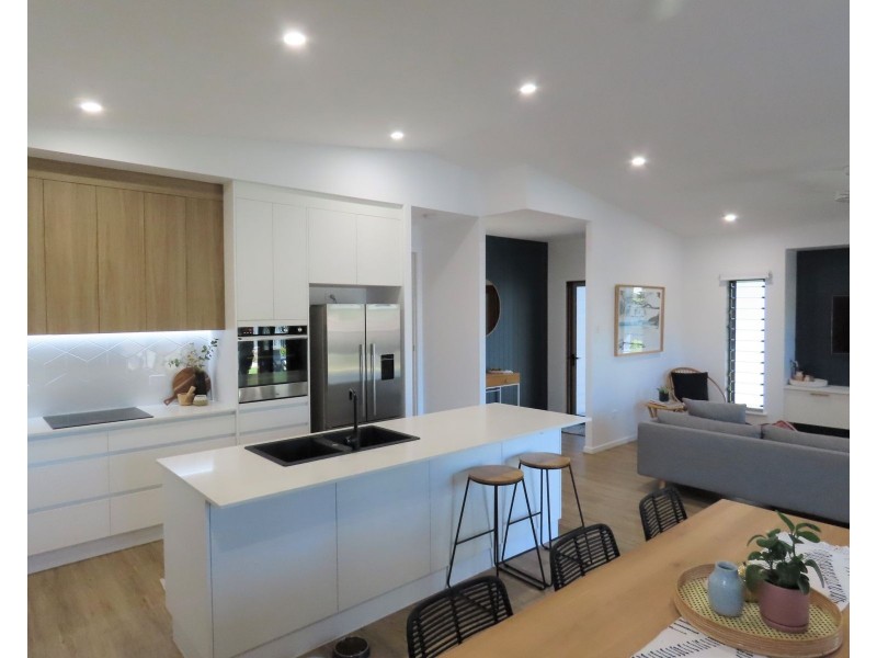 5 Walters Avenue, Bucasia QLD 4750