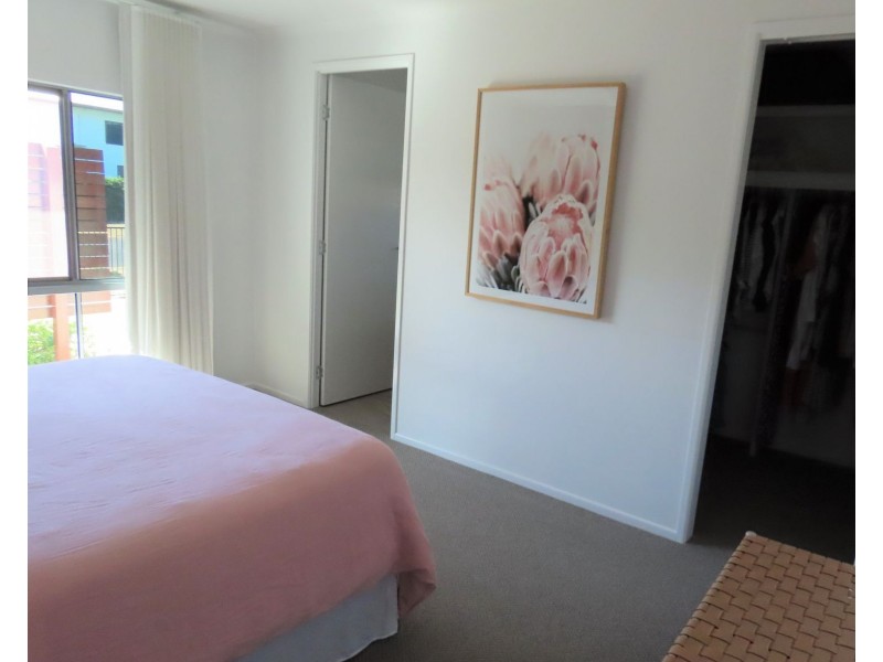 5 Walters Avenue, Bucasia QLD 4750