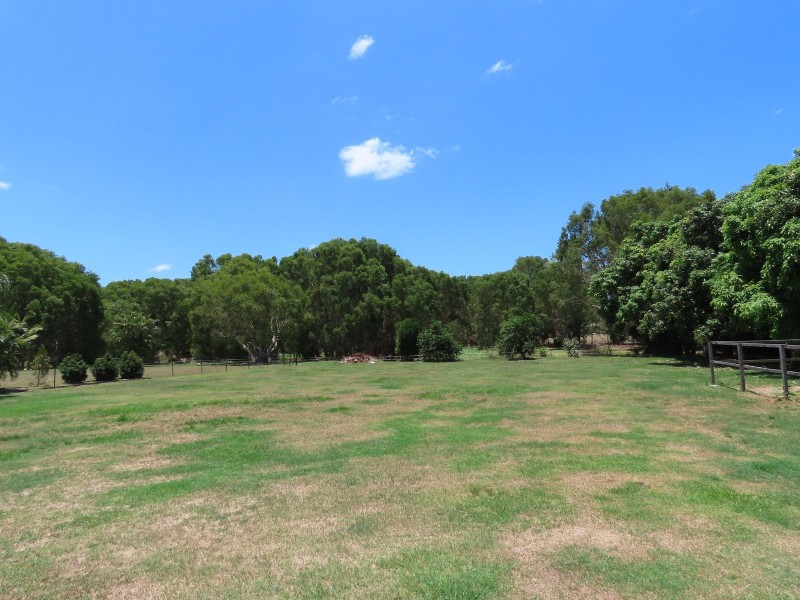 4 Pratts Road, Bakers Creek QLD 4740