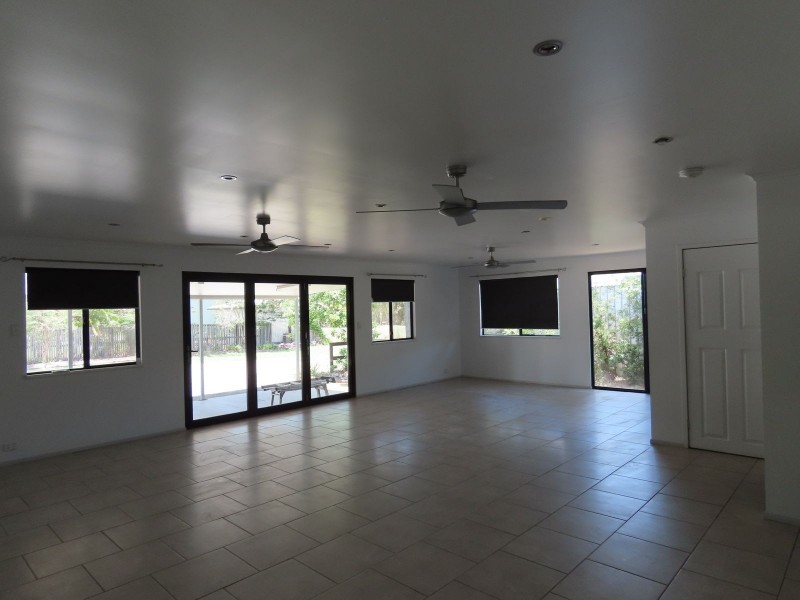 4 Pratts Road, Bakers Creek QLD 4740
