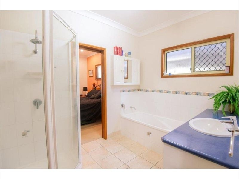 4 Graham Crescent, Eimeo QLD 4740