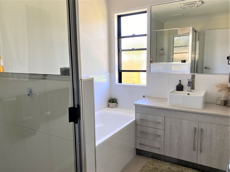 48 Panoramic Drive, Sarina QLD 4737