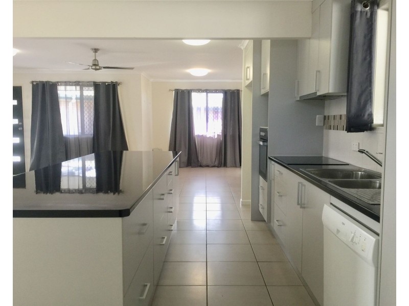31 Downing Street, Ooralea QLD 4740
