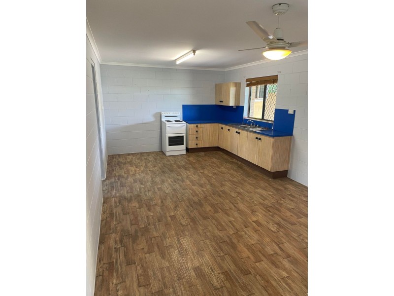 4/122 Broad Street, Sarina QLD 4737