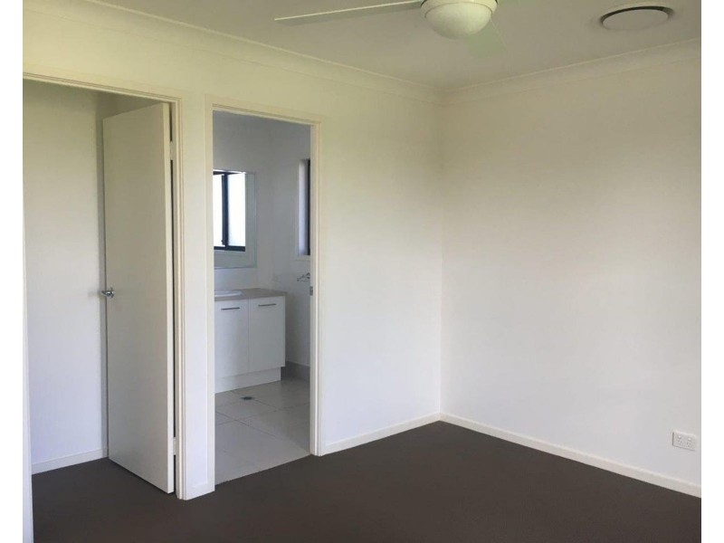 11 Parklane Crescent, Beaconsfield QLD 4740