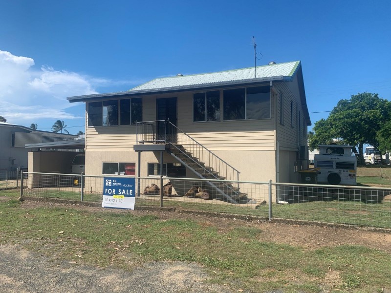33 Evans Avenue, Seaforth QLD 4741