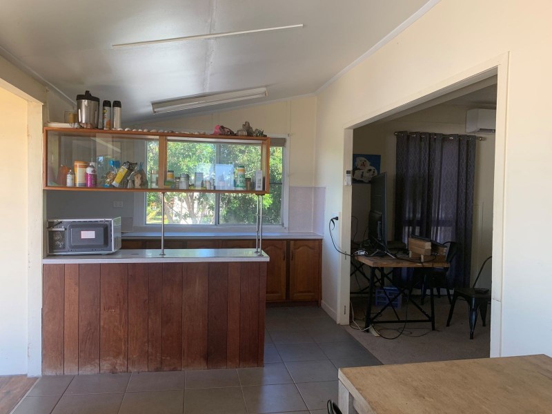 33 Evans Avenue, Seaforth QLD 4741