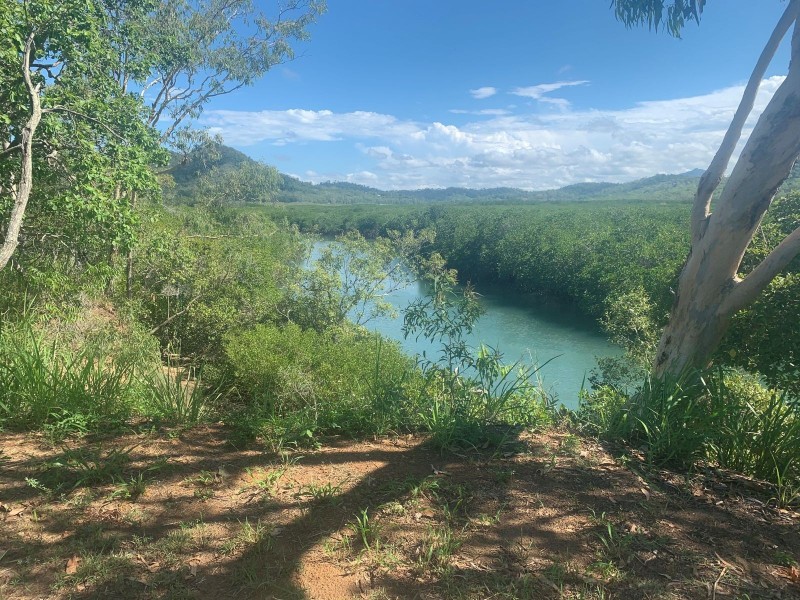 33 Evans Avenue, Seaforth QLD 4741