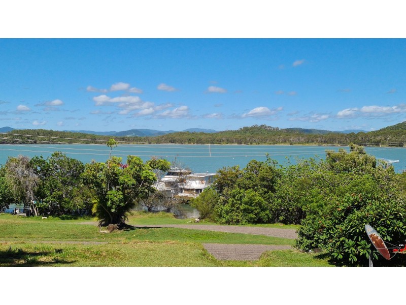 4 Sunset Drive, Sarina Beach QLD 4737