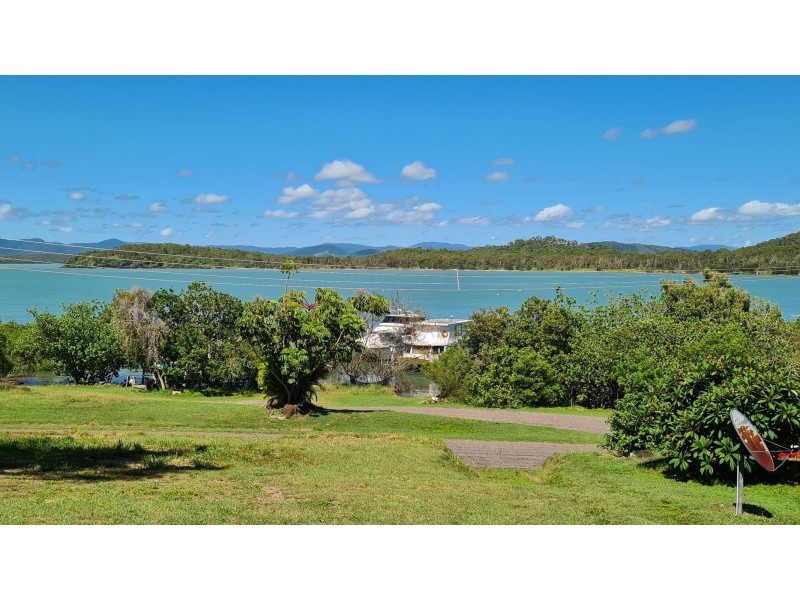 4 Sunset Drive, Sarina Beach QLD 4737