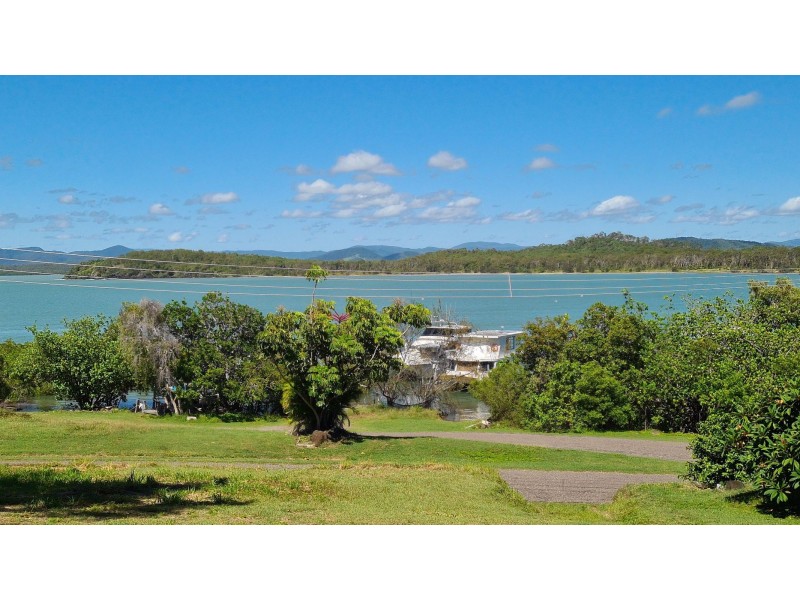 4 Sunset Drive, Sarina Beach QLD 4737