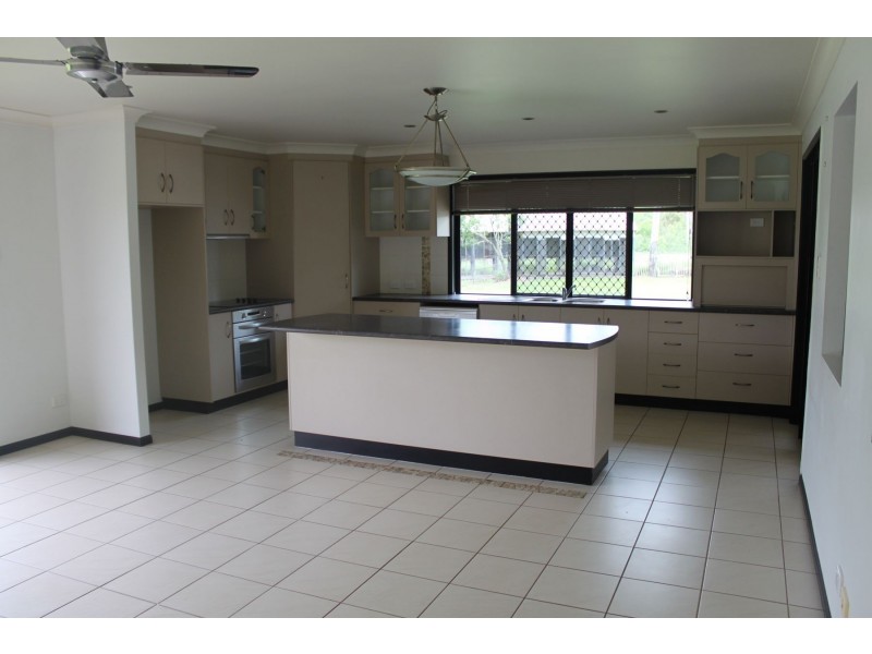 62 Cemetery Road, Sarina QLD 4737