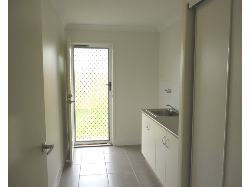 24 Raffia Street, Rural View QLD 4740