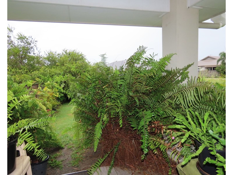 1/10 Whitehaven Drive, Blacks Beach QLD 4740