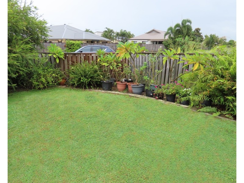 1/10 Whitehaven Drive, Blacks Beach QLD 4740