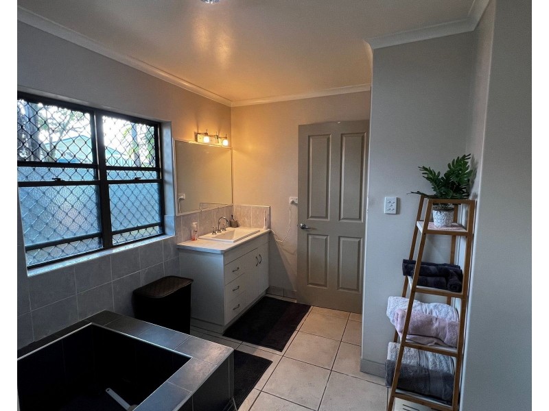 4 Lando Avenue, Sarina QLD 4737