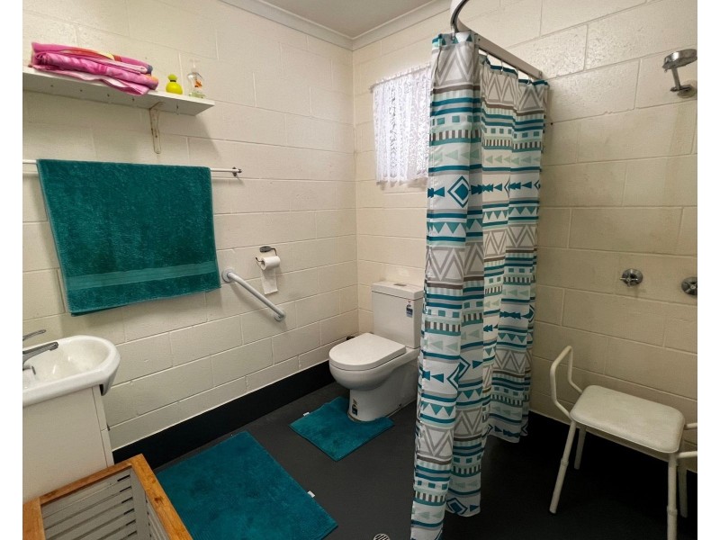 4 Lando Avenue, Sarina QLD 4737