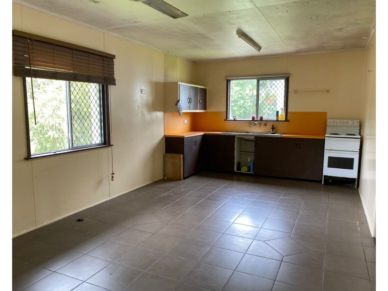 23 Leslie Street, Sarina QLD 4737