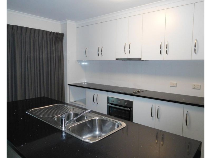 5 Lancaster Way, Ooralea QLD 4740