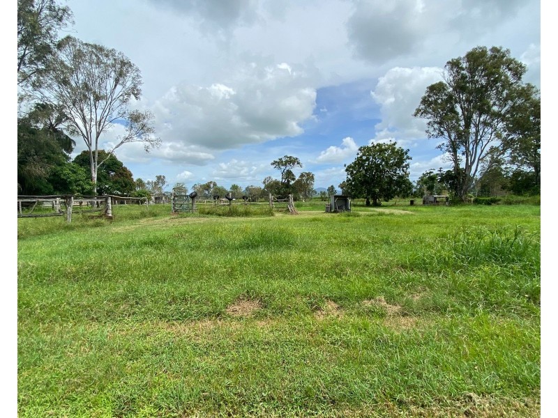 39 Carlton Road, Sarina QLD 4737