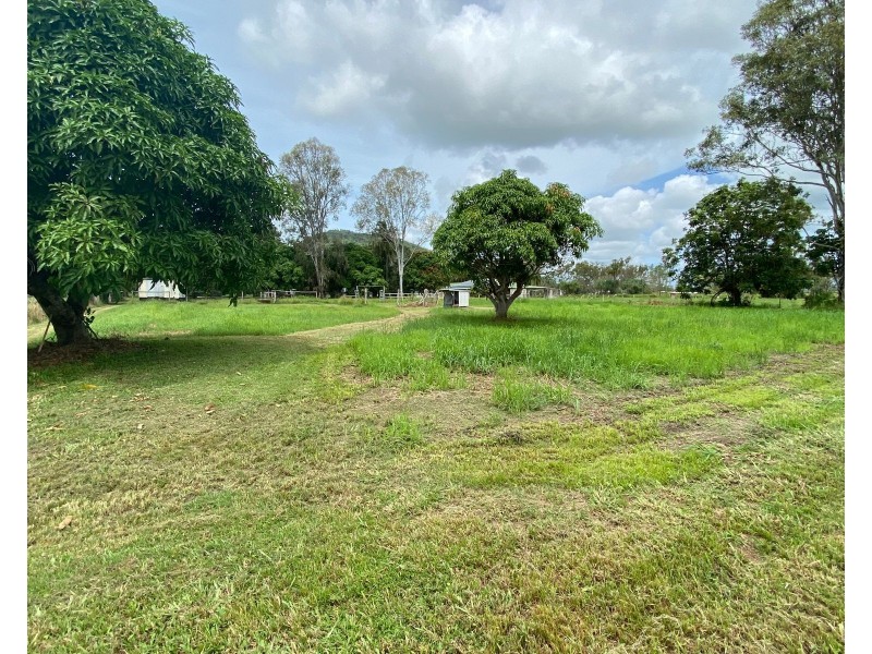 39 Carlton Road, Sarina QLD 4737