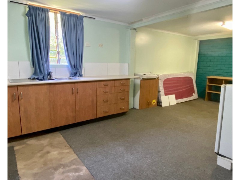 27 Brooks Road, Sarina QLD 4737