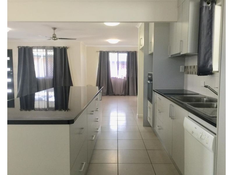 31 Downing Street, Ooralea QLD 4740