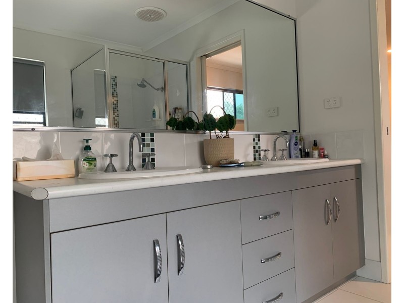 6 Johnson Avenue, Seaforth QLD 4741