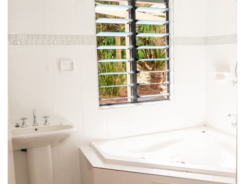 3 Gold Street, Grasstree Beach QLD 4740