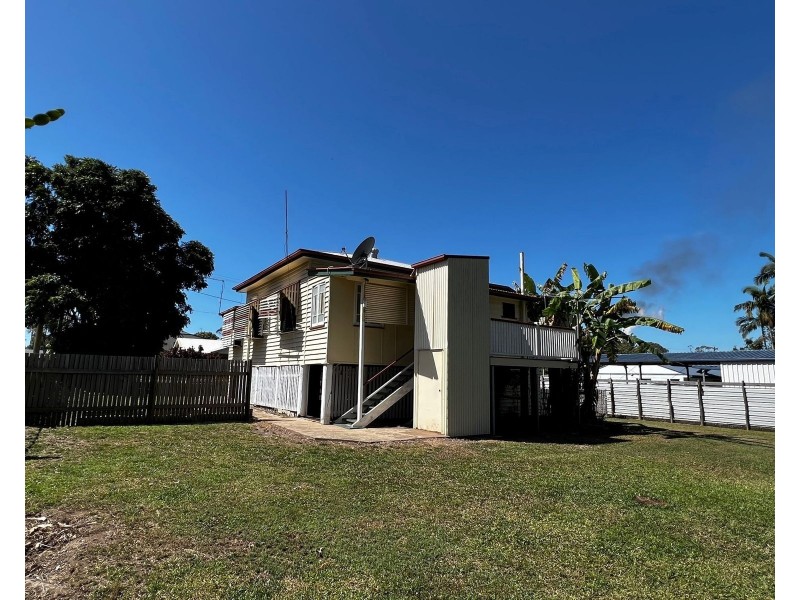 7 Innes Street, Sarina QLD 4737