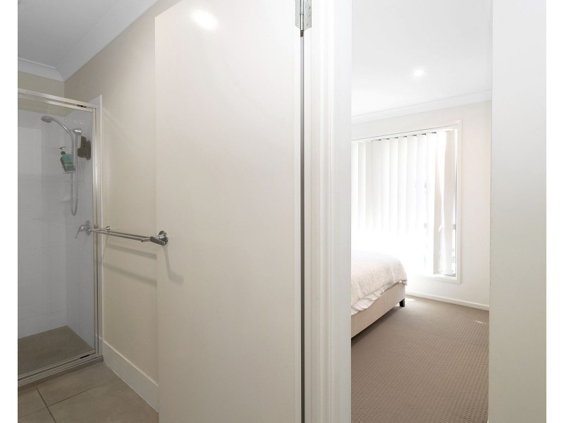 4 Montgomery Street, Rural View QLD 4740