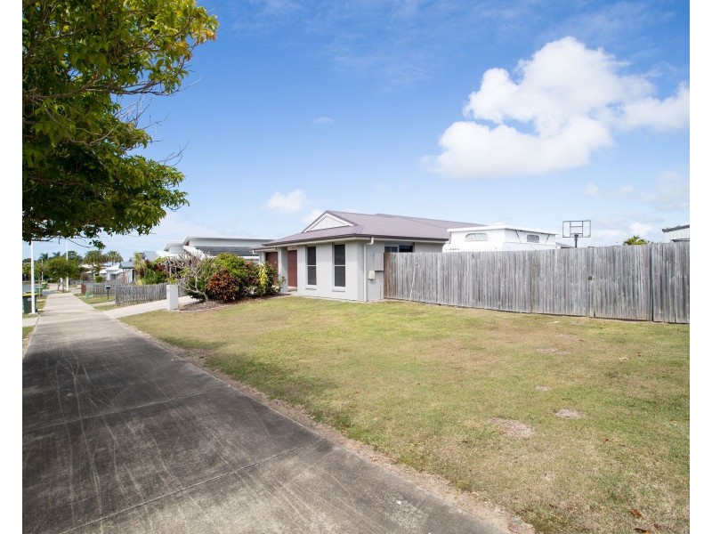 4 Montgomery Street, Rural View QLD 4740