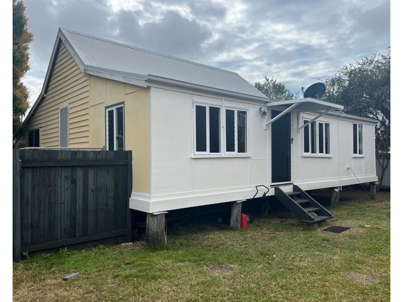 14 McCowan Street, Sarina QLD 4737