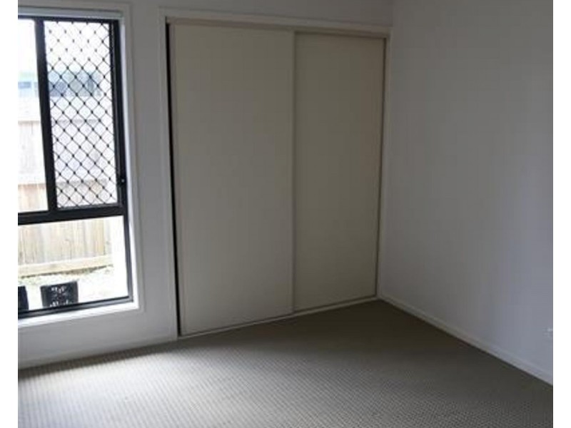 8 Oxford Street, Nebo QLD 4742