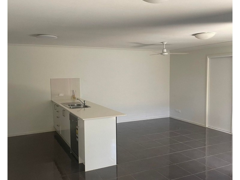 2/6 Lyam Place, Eimeo QLD 4740